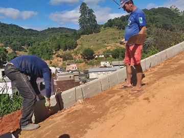 Calçamento em início de via entre o Bairro Santa Rita e Rio Fundo em Marechal Floriano