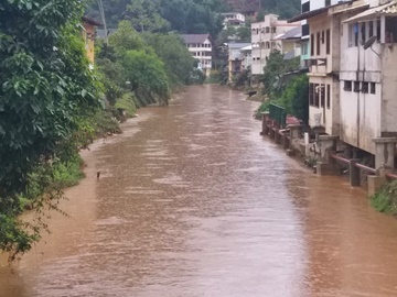 Chuva forte nas montanhas nesta madrugada aumenta volume do Rio Jucu