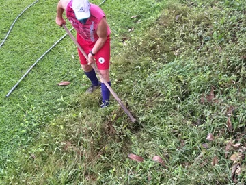Corte dos matos na lateral do campo de futebol anima moradores em Marechal Floriano