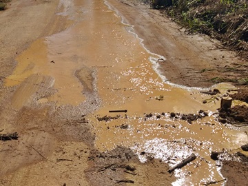 Esgotos pluviais somem na lama na estrada entre Marechal Floriano e Alfredo Chaves 2