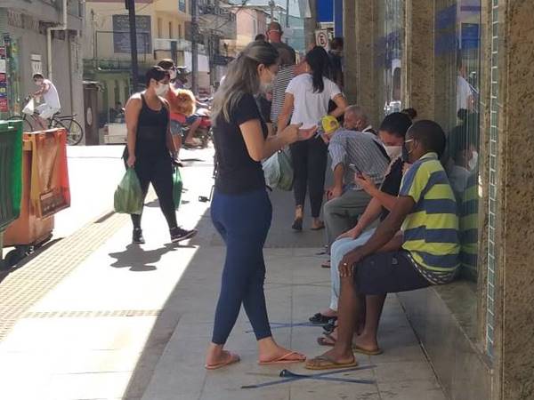 Filas aumentam nas agencias do centro de Marechal Floriano 01