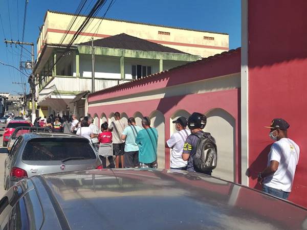 Filas aumentam nas agencias do centro de Marechal Floriano 02