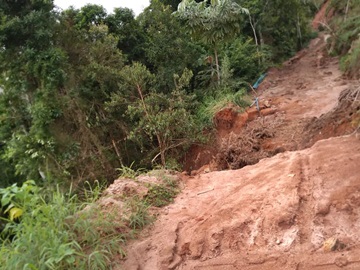 Moradora faz vídeo implorando ao prefeito por melhoria em estrada