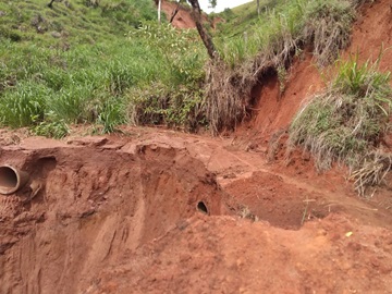 Moradora faz vídeo implorando ao prefeito por melhoria em estrada 2