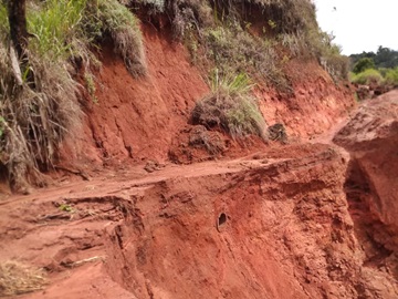 Moradora faz vídeo implorando ao prefeito por melhoria em estrada 3