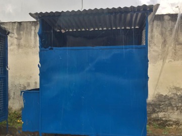 Moradores e vice prefeito criticam a compra de latões de lixo