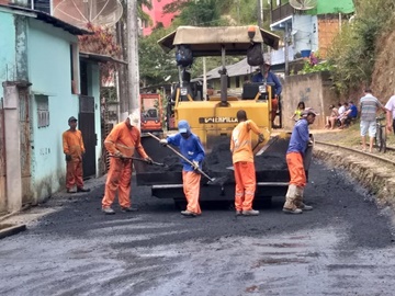 Obra de pavimentação asfáltica iniciada na tarde de ontem em um bairro de Marechal Floriano 3