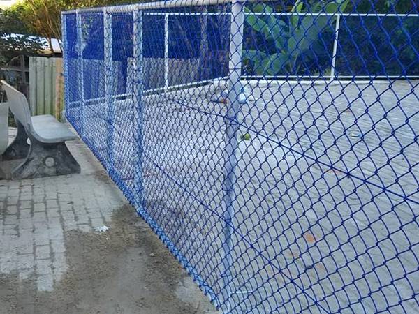 Piso e laterais de parquinho infantil ja concluidos em Marechal Floriano 02