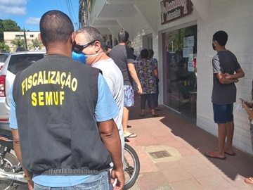 Fiscalização da Prefeitura de Marechal Floriano para distanciar as filas 2