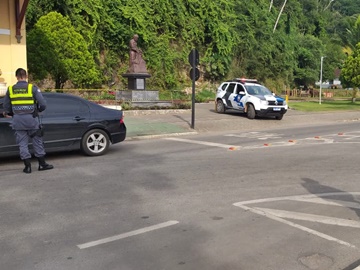 Militares realizam trabalho no trânsito de Marechal Floriano