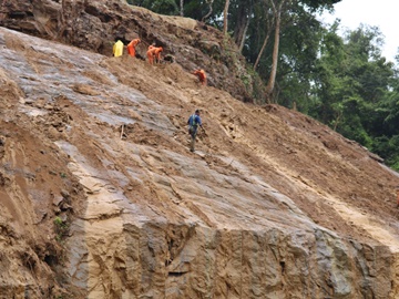 Deslocamento de lama e rochas mantém BR 262 interditada