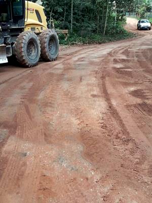 Equipamentos de terraplanagem acabam com buracos em estradas de Marechal Floriano 02