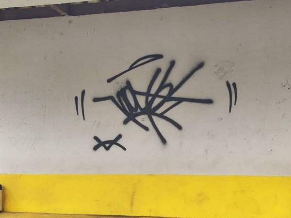 Pontos de onibus na BR 262 recem reformados sao objetos para vandalismo 02