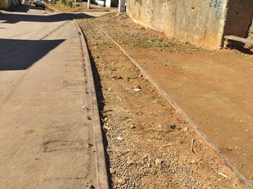 Sujeiras e matos na linha férrea são removidos no Bairro Poço Fundo em Marechal Floriano 2