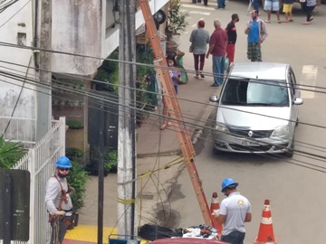 Caminhão tanque de combustível tomba na via de Brejetuba e deixa motorista com ferimentos leves 2