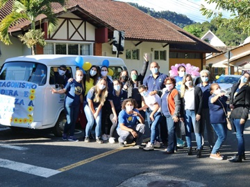 Carreata promovida pela Apae abre a Semana Nacional das Pessoas com Deficiência