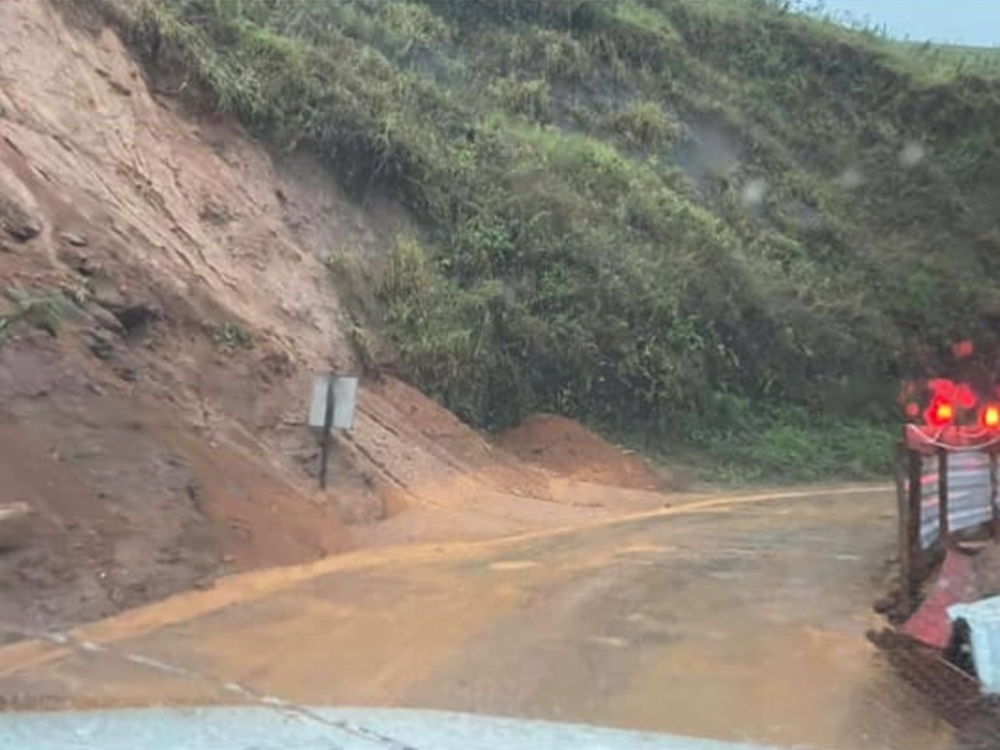 Estrada usada como alternativa de trânsito está perigosa após Araguaya até Alfredo Chaves 1