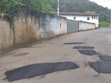 Massa asfáltica cobre buracos da via entre Costa Pereira e sede de Marechal Floriano