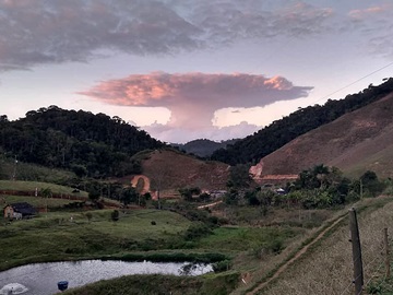 Nuvem em formato de explosão chama a atenção de moradores em Domingos Martins
