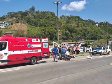 Colisão entre moto e carro de passeio deixa ferido um homem em Marechal Floriano