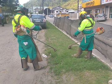 Corte de matos em rua próxima a BR 262 em Marechal Floriano 2