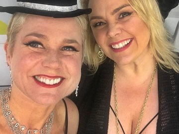 Ex paquita da Xuxa promete visita a morador de Marechal Floriano após se emocionar em live 2