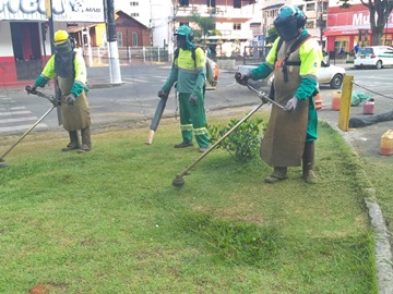 Gramado usado pelas crianças durante a pandemia recebe aparagem em Marechal Floriano
