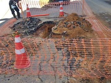 Tubulação é instalada após o rompimento de canos que fornecem água tratada em Marechal Floriano