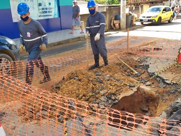 Tubulação é instalada após o rompimento de canos que fornecem água tratada em Marechal Floriano 2