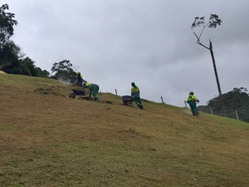 Cemitério Municipal de Marechal Floriano sendo preparado para receber visitantes no Dia de Finados