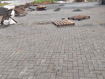 Chuva paralisa obras de calçamento em Marechal Floriano