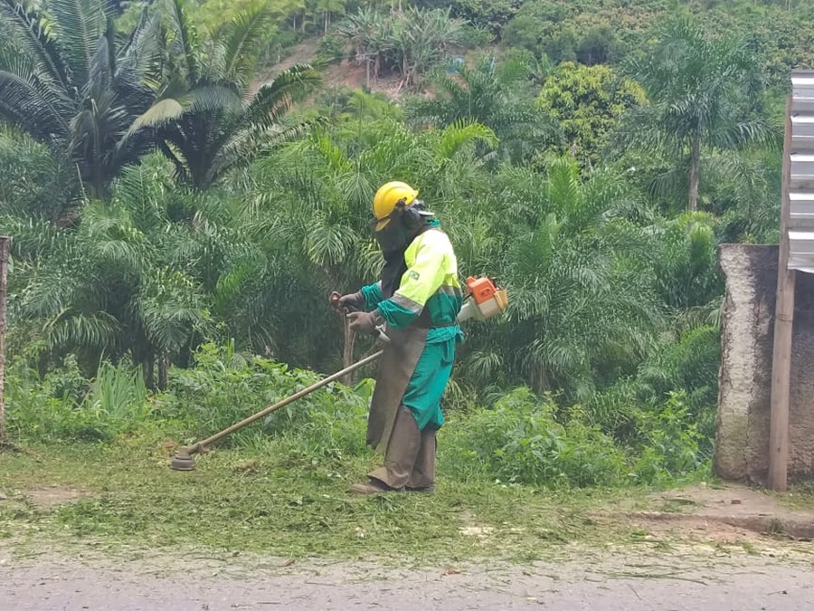 Corte dos matos e limpeza no Bairro Santa Rita em Marechal Floriano