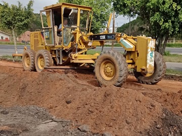 Empreiteira inicia obra de pavimentação no piso no Trevo de Paraju em Marechal Floriano