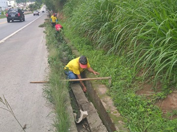 Margem de Rodovia Federal recebe limpeza em Marechal Floriano