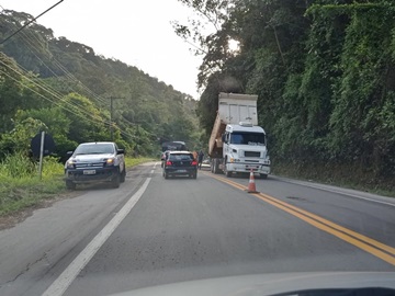 Buracos na BR 262 cobertos de massa asfáltica pelo DNIT