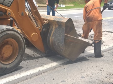 DNIT tapa buracos na BR 262 em Marechal Floriano 2