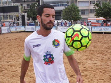 Jogador de futebol de areia do time de Marechal Floriano na Seleção Brasileira da categoria 2