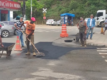 Mais cobertura asfáltica para acabar com água parada em Marechal Floriano 2