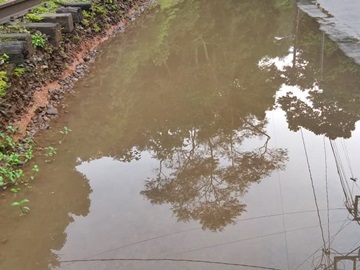 Águas das chuvas desta quinta feira 03 invadem a Rua da Linha em Marechal Floriano