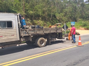 Buracos são cobertos por massa asfáltica em Marechal Floriano