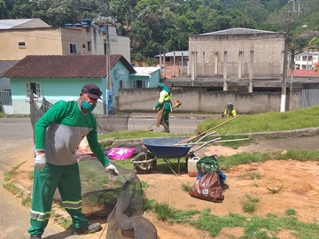 Corte de capim próximo da Igreja de Santa Rita em Marechal Floriano 2