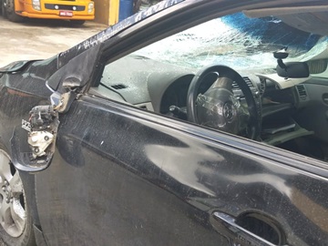 Duas pessoas da mesma família sofreram lesões leves após um veículo de passeio do modelo Corolla tombar no quilômetro 78 da 2