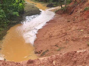 Obra de pavimentação e drenagem paralisada pelas fortes chuvas em Marechal Floriano
