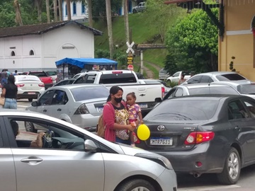 Véspera de Natal com engarrafamento pelas ruas de Marechal Floriano