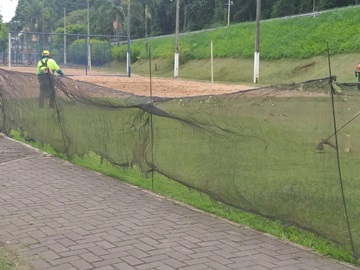 Capim alto começa a ser cortado na sede de Marechal Floriano