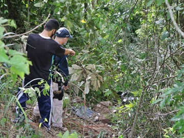 Carro cai de ribanceira e família vive momentos de agonia 2