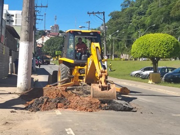Defeito na passagem de água de córrego é corrigido em Marechal Floriano