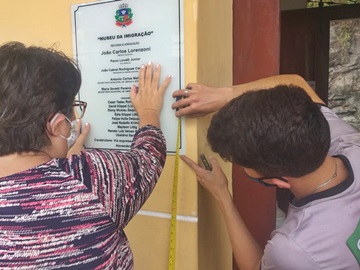 Placas caracterizam a criação do Museu Municipal em antiga estação ferroviária