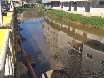 Rio Braço Sul do Jucu recebe larvicida contra mosquito borrachudo em Marechal Floriano