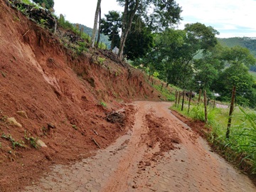 Lamaçal em estrada vicinal de Araguaia será removido hoje